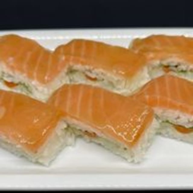 Box Sushi - Salmon.