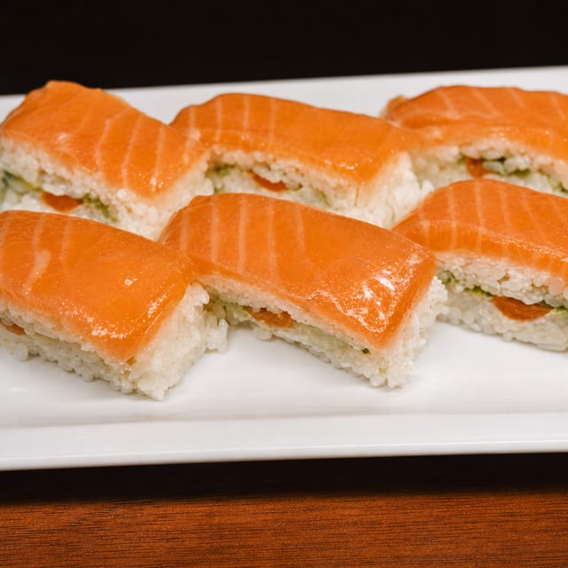 Box Sushi - Salmon.